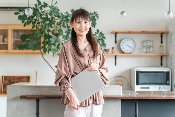  2025年最新！インテリアデザイン専門職ガイド。店舗・家具・キッチンのプロに必要なスキルは？