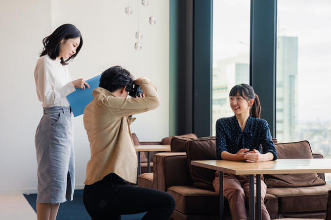 求人広告に効果的な写真の基本を解説！採用率を上げる写真選びのコツとは？